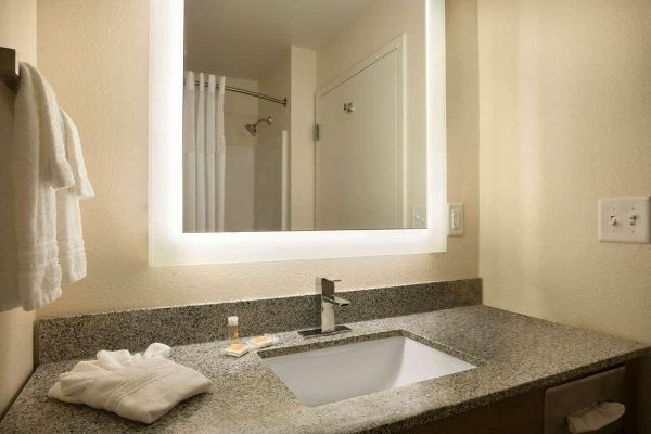 DAYS INN & SUITES BY WYNDHAM C (Caldwell)